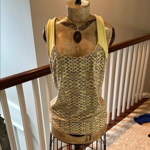Green Apple Activewear Top Size Medium